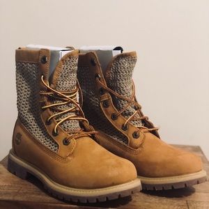 Like new, never worn